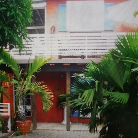 Hotel Mikuzi à Kingston Extérieur photo